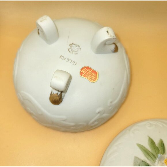 Vintage Lefton Capodimonte Porcelain Footed Trinket Box With Floral Lid SM2011 - Picture 6 of 7